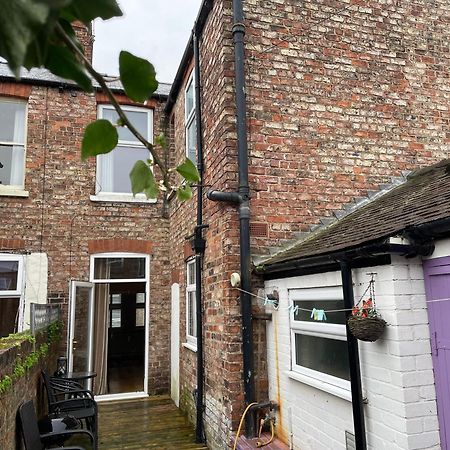 Riverside Lodge - Quaint Victorian Home By The River York Exteriör bild