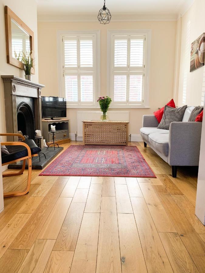 Riverside Lodge - Quaint Victorian Home By The River York Exteriör bild
