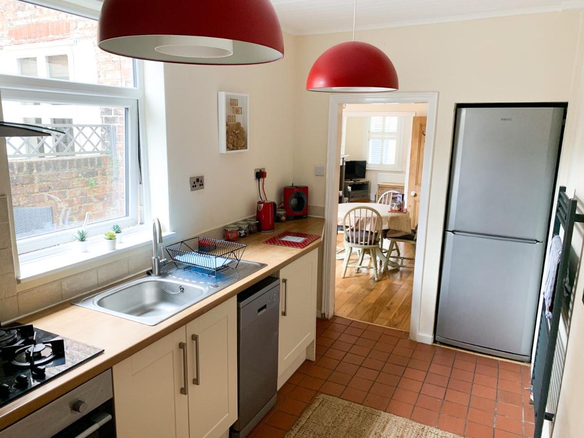 Riverside Lodge - Quaint Victorian Home By The River York Exteriör bild